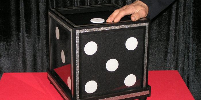 Magiczna kostka (Magic dice box)	