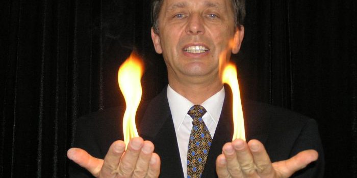 Płonące dłonie (Fire hands)	